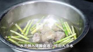 Spring Soup [mung Bean and Bamboo Shoots in Pot with Pork Feet] recipe