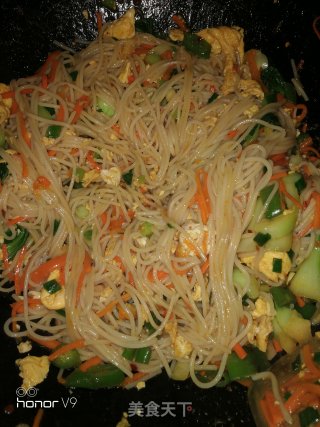 Stir-fried Rice Noodles with Eggs and Vegetables recipe