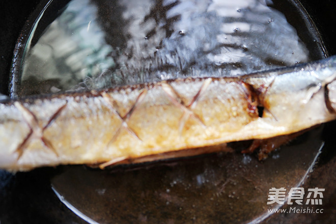 Salt-fried Saury recipe