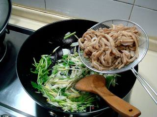 Stir-fried Belly Shreds with Coriander recipe