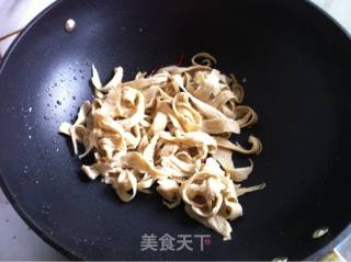 Stir-fried Gluten with Green Pepper and Shredded Pork recipe