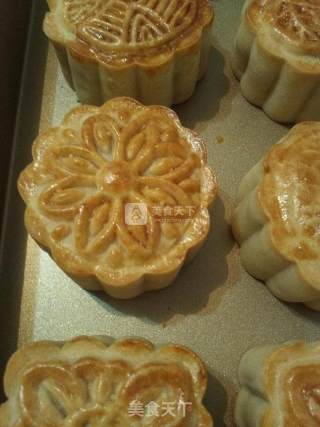 Cantonese Moon Cakes with Various Fillings recipe