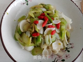 Stir-fried Lily with Celery recipe