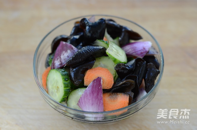 Fresh Vegetable Salad with Fungus recipe
