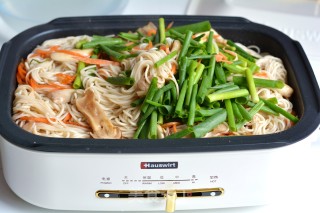 Fried Noodles with Matsutake Pork Slices recipe