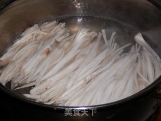 One of The Vegetarian Spring Festival Dishes-vegetarian Fried Pleurotus Eryngii Shredded recipe