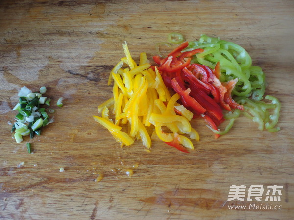 Bell Pepper and Egg Marinated Noodles recipe