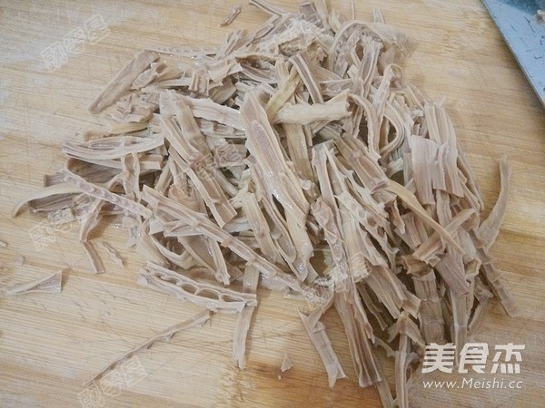 Stir-fried Dried Bamboo Shoots with Green Pepper and Bacon recipe