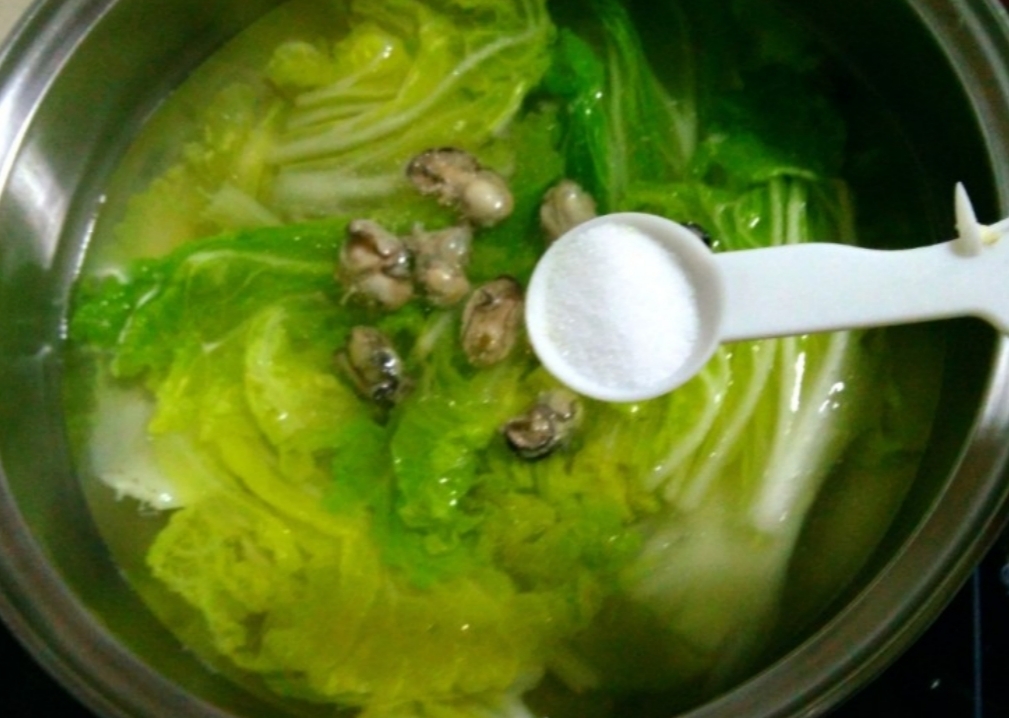 Cabbage Oyster Locust Soup recipe