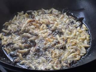 Crispy and Delicious Drooling Fried Bee Pupae recipe