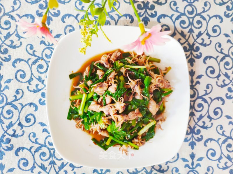 Stir-fried Chives with Small Squid recipe