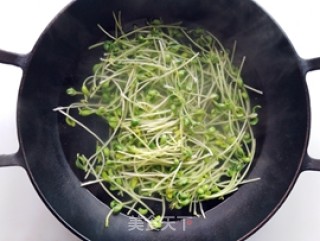 Bean Sprouts Mixed with Dried Shreds recipe