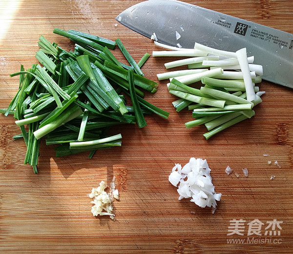 Fried Shrimp Balls with Green Garlic recipe