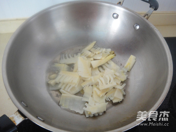 Stir-fried Pork with Black Fungus and Bamboo Shoots recipe