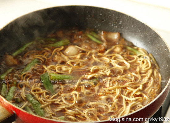 Braised Noodles with Beans recipe