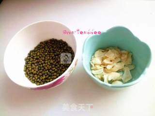Mung Bean Lily Soup recipe