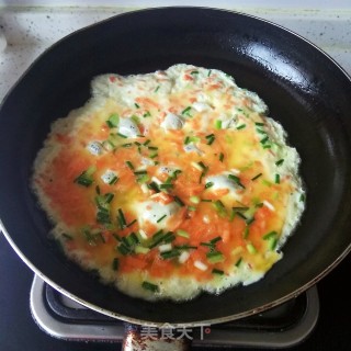 Fried Eggs with Carrots and Shallots recipe