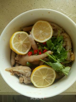 Sour and Spicy Lemon Chicken Feet recipe