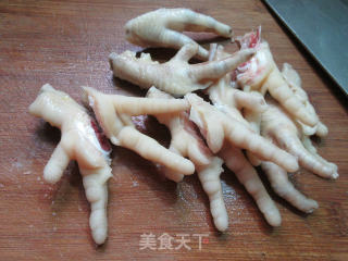 Braised Chicken Feet with Chives recipe