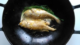 Grilled Yellow Croaker with Pickles recipe