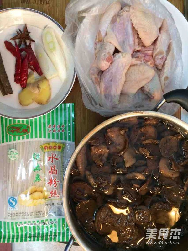 Stewed Chicken Wings with Pine Mushroom recipe