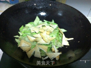 Loofah Stir-fried Tofu recipe
