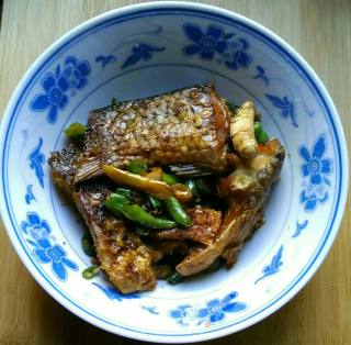 Stir-fried Dried Fish with Five Claw Peppers recipe