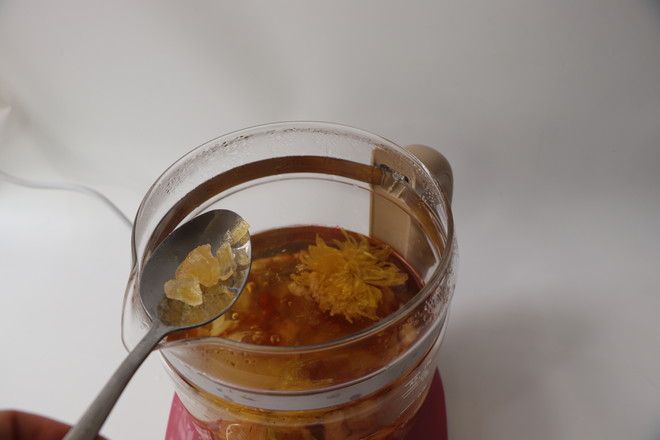 Chrysanthemum Peach Gum Snow Lotus Soup recipe