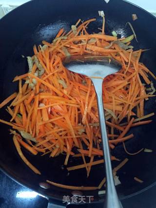 Carrot Shredded Pork Stir-fry recipe
