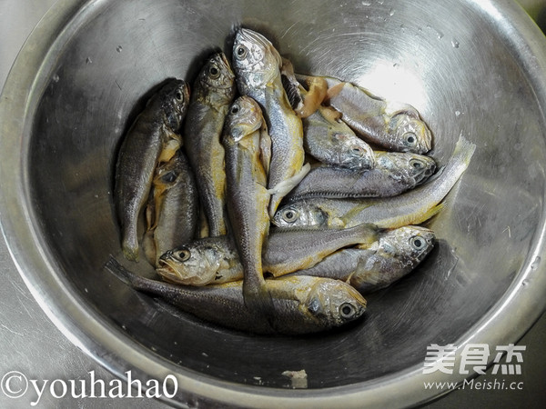 Fried Small Yellow Croaker recipe