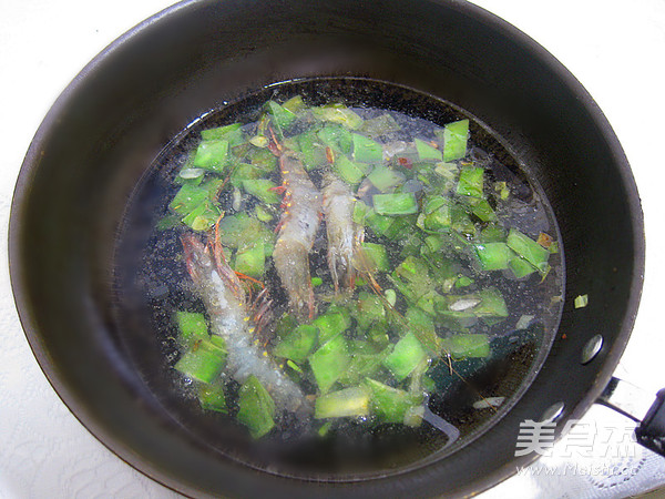 Plum Pea Shrimp Lump Soup recipe