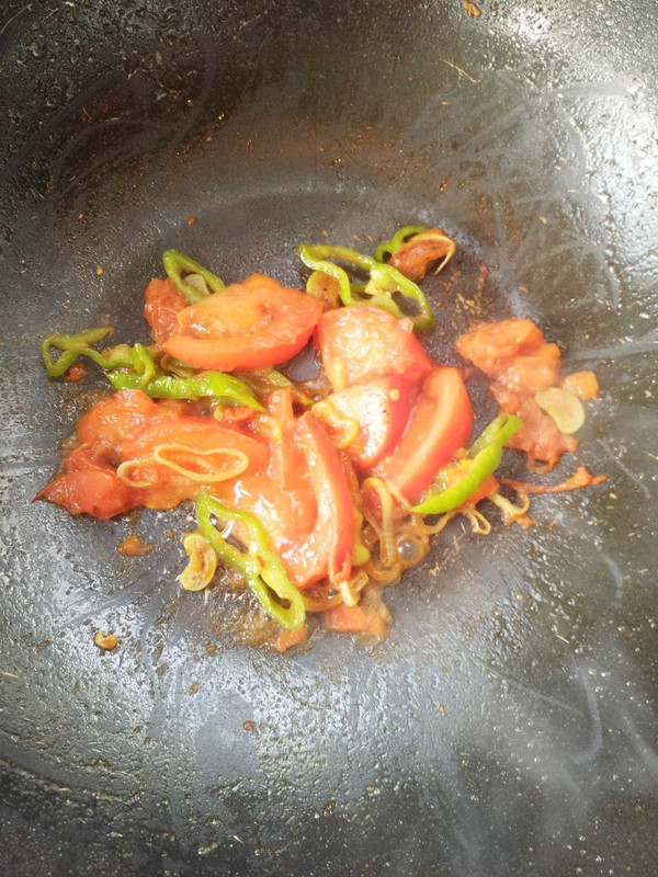 Stir-fried Noodles with Tomatoes and Eggs recipe