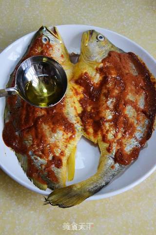 Fresh on Top of Fresh—steamed Large Yellow Croaker with Prawn Paste recipe