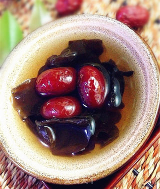 Black Fungus and Red Date Tea recipe