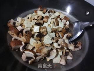 Braised Tender Tofu with Brown Mushrooms and Chicken Breast recipe