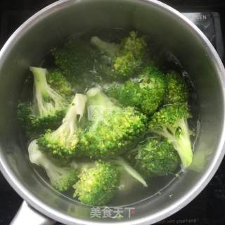 Fried Sausage with Broccoli recipe