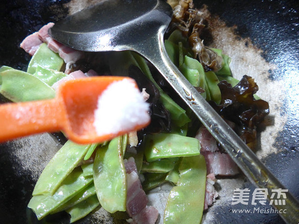 Stir-fried Lentils with Pork Belly and Fungus recipe