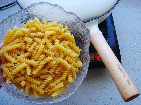 Spiral Pasta with Tomato Sauce recipe