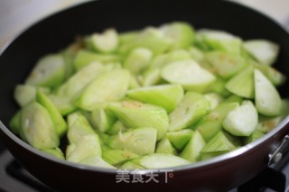 Fried Loofah with Dried Shrimp recipe