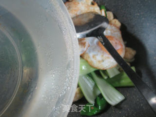 Roasted Duck Eggs with Small Oil Tofu and Green Vegetables recipe