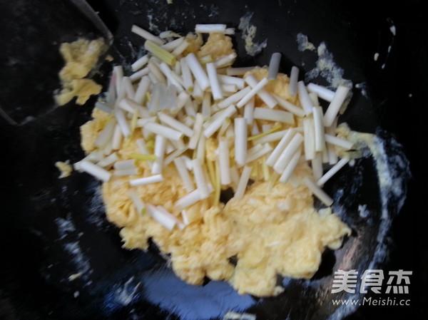 Scrambled Eggs with Garlic recipe