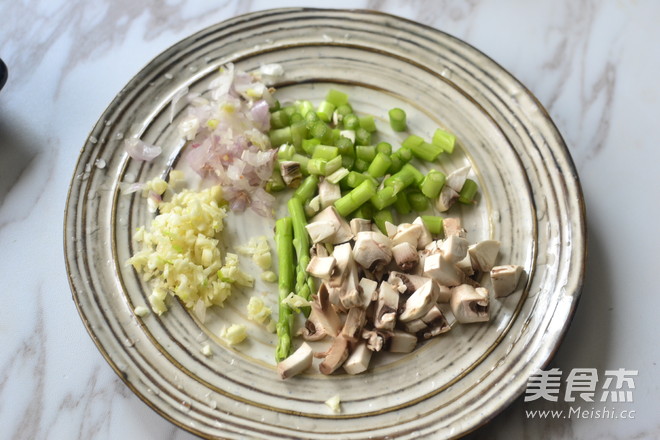 Herb Steak with Asparagus and Mushroom Salsa recipe