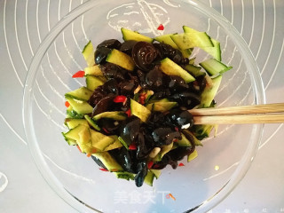 [northeast] Chopped Pepper and Cucumber Mixed with Fungus recipe