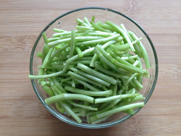 Stir-fried Chrysanthemum Chrysanthemum with Red Ginseng recipe