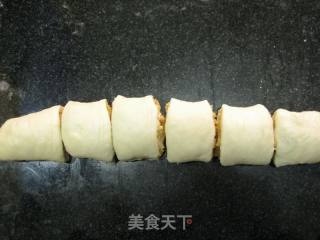 A Good Way to Solve Leftover Moon Cakes-moon Cake Spiral Buns recipe