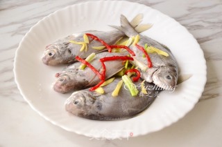 【steamed Pomfret with Soy Sauce】 recipe