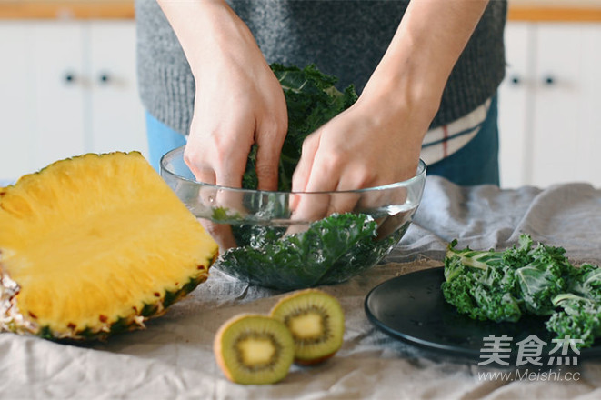 Kale Pineapple Kiwi Juice recipe