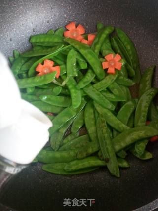 Fried Sausage with Snow Peas recipe