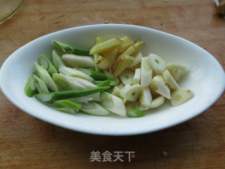 Fried Cocoon Pupae with Chives recipe