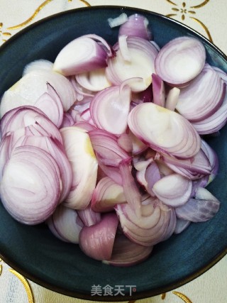 Goose Zhen Stir-fried Xiaomao Onion recipe